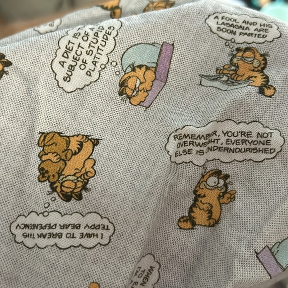 Garfield ponytail scrub hat - Picture 2 of 2